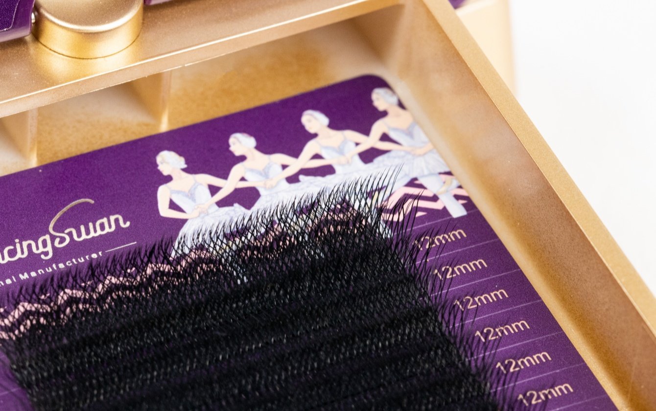 Double 4D lash details