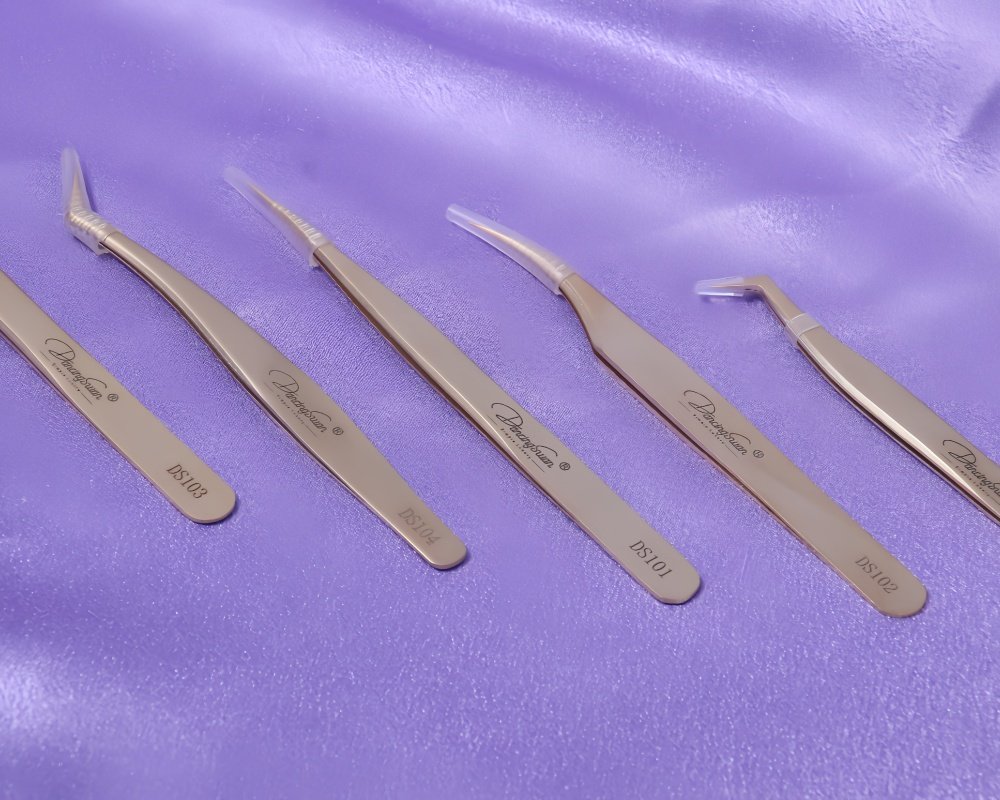 Lash tweezers